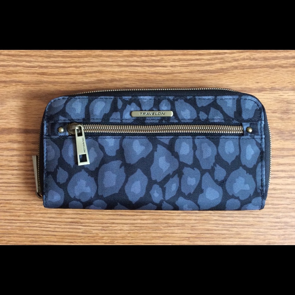 Travelon Single Zip Clutch Wallet-Grey Leopard